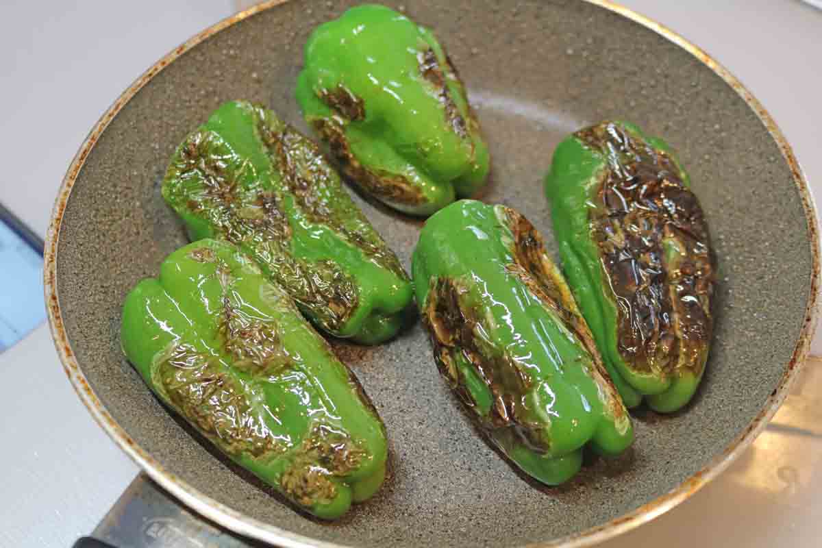 丸ごとピーマン焼き4