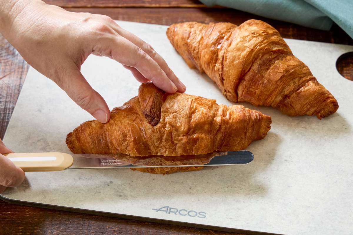 パンもトマトも驚くほどスッと切れる！人気のアルコスナイフに新色登場