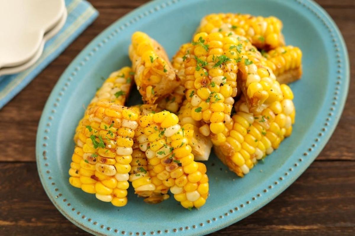 甘しょっぱさがクセになる♪「ガリバタ焼きとうもろこし」の作り方