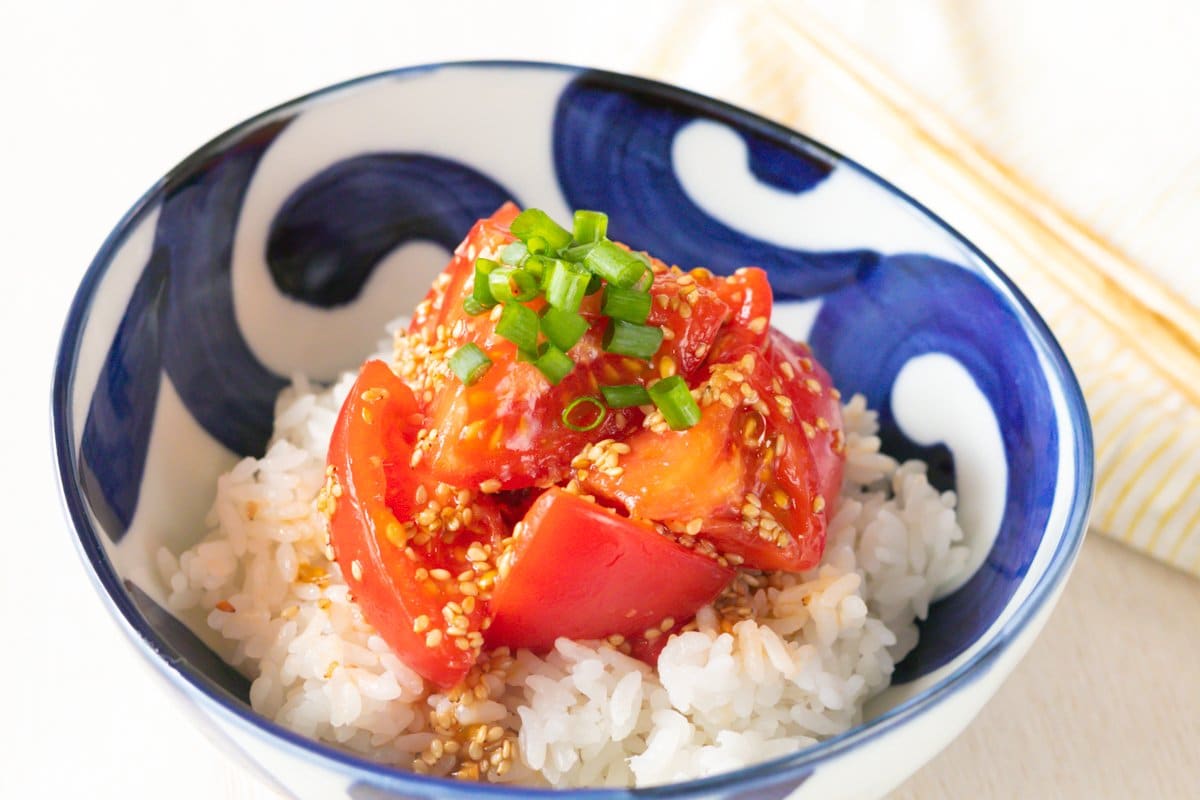 トマトをご飯にのせてみない？「トマト丼」は夏のランチにおすすめ！