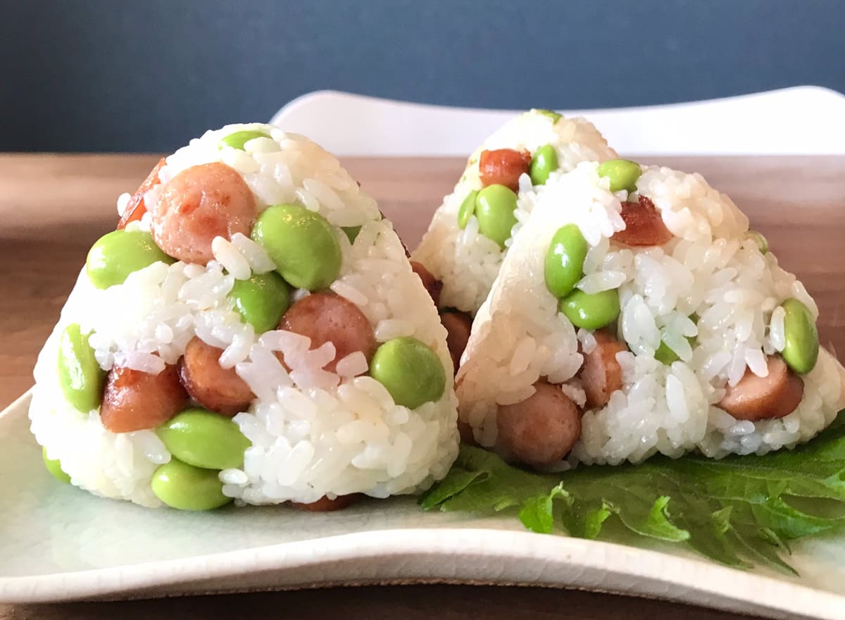やさしいおいしさにほっこり♪いくらでも食べたい「枝豆おにぎり」